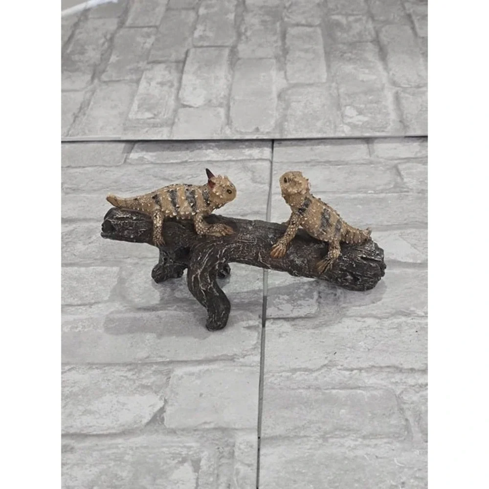 Reptile Cage Cccessories Texas Horned Lizards On‎ Tree Stump